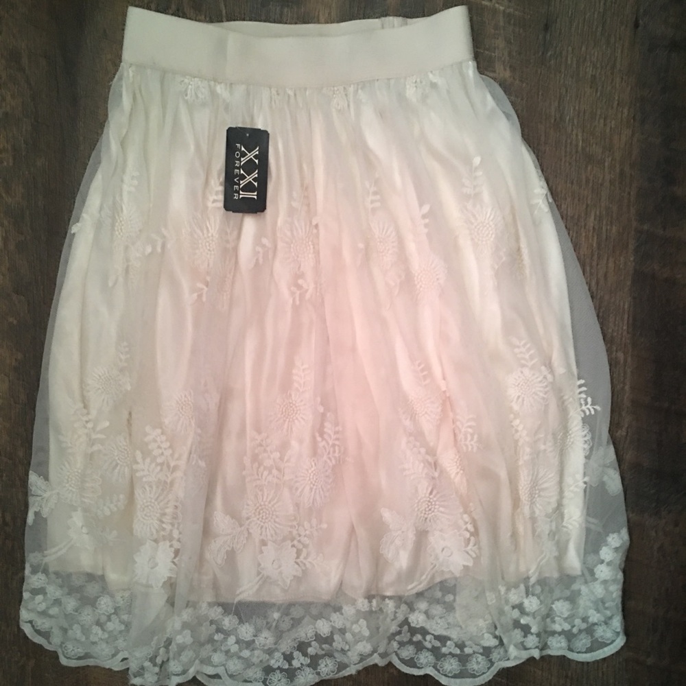 Knee lngth skirt cream